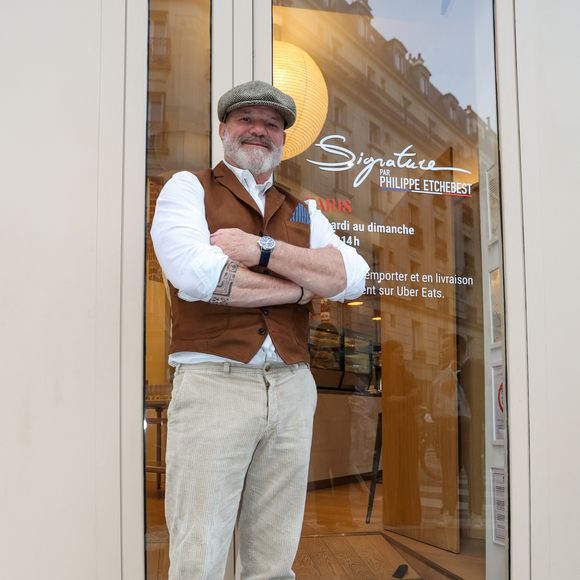 Exclusif - Le chef Philippe Etchebest - Le chef Philippe Etchebest ouvre son restaurant éphémère "Signature" du 9 au 30 octobre au 25 rue Sedaine à Paris dans le 11ème arrondissement le 8 octobre 2025. © Jean-Marc Lhomer/Bestimage