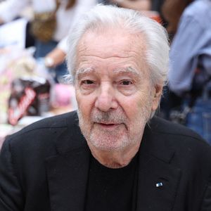 Une rupture du tendon d'Achille le handicape au quotidien : "c'est de moins en moins supportable".
Pierre Arditi lors du Festival du livre le 19 Avril 2026 Denis Guignebourg/BestImage