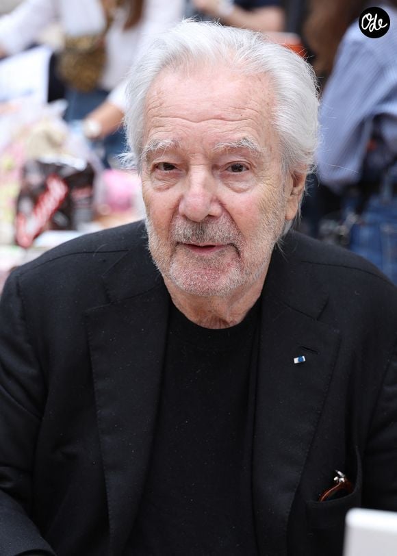 Une rupture du tendon d'Achille le handicape au quotidien : "c'est de moins en moins supportable".
Pierre Arditi lors du Festival du livre le 19 Avril 2026 Denis Guignebourg/BestImage