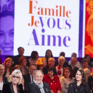 Exclusif - Chantal Ladesou, Michel Ansault et Clemence Ansault lors de l'enregistrement de l'émission "Famille je vous aime" présentée par M.Drucker et qui sera diffusée le 29 décembre sur France 3, au studio Rive gauche, à Paris, France, le 2 décembre 2025. © Gaffiot-Perusseau/Bestimage