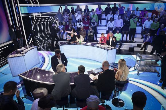 Exclusif - Cyril Hanouna, sur le plateau de l’émission « TPMP » (Touche pas à mon poste) présentée par C.Hanouna et diffusée en direct sur C8, Paris, France, le 13 février 2025. © Jack Tribeca / Bestimage