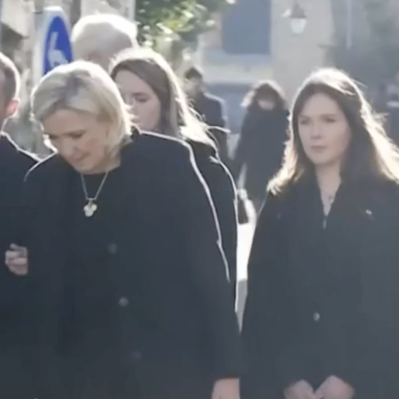 Né à la Trinité-sur-Mer, sa famille y possède une maison, c'est là que les obsèques du leader d'extrême droite se sont tenues le 11 janvier 2025.

L'arrivée de Marine Le Pen et de ses enfants pour les obsèques de Jean-Marie Le Pen