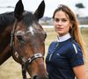 Mais concilier la comédie et l'équitation n'est pas toujours simple, pour la jeune femme. Les tournages, très longs, l'empêchent parfois de s'adonner à sa passion.

Exclusif - Rendez-vous avec l'actrice Constance Gay et son cheval Napango du Chatenet pendant le Jumping "Chantilly Classic" à Chantilly, France, le 13 juillet 2023. © Matthieu Mirville/Bestimage