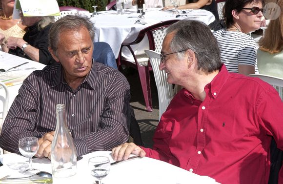 L'acteur et écrivain français Roger Hanin et l'écrivain français Jacques Attali pendant le festival 'la foret des livres' à Chanceaux-Pres Loches, centre de la France, une rencontre d'écrivains très célèbre organisée par l'écrivain français Gonzague Saint-Bris le 28 août 2005. Photo par Bruno Klein/ABACAPRESS.COM.