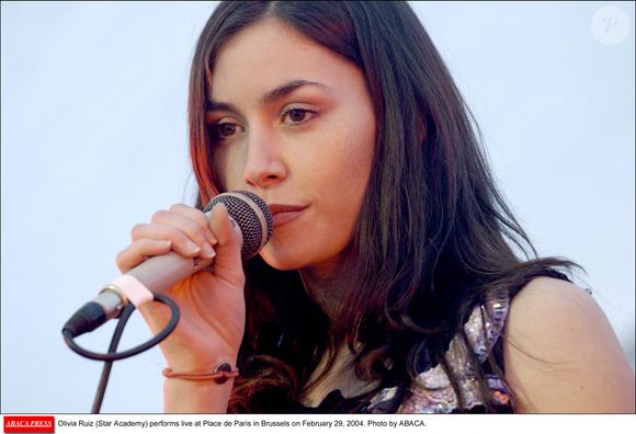 Olivia Ruiz (Star Academy) en concert à la Place de Paris à Bruxelles le 29 février 2004. Photo par ABACA.