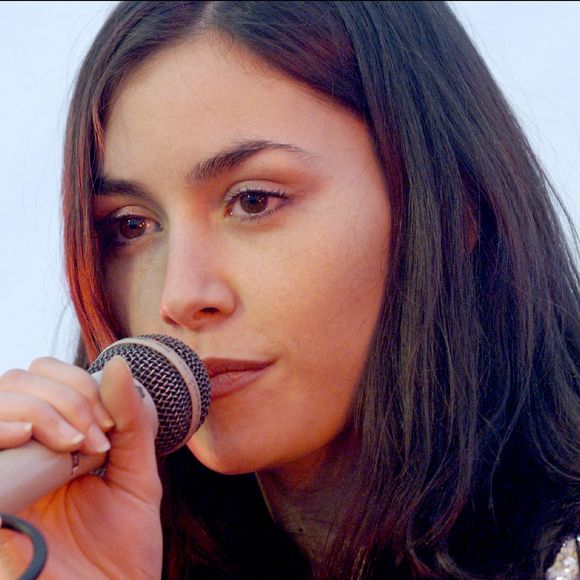 Olivia Ruiz (Star Academy) en concert à la Place de Paris à Bruxelles le 29 février 2004. Photo par ABACA.