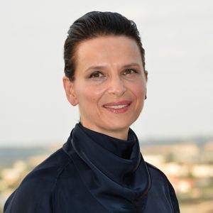 Mais si nos célébrités affichent des peaux parfaites et des jambes galbées, certaines méthodes peuvent aussi y contribuer. 

Juliette Binoche - 10ème Festival du Film Francophone d'Angoulême. Le 25 août 2017
© Coadic Guirec / Bestimage