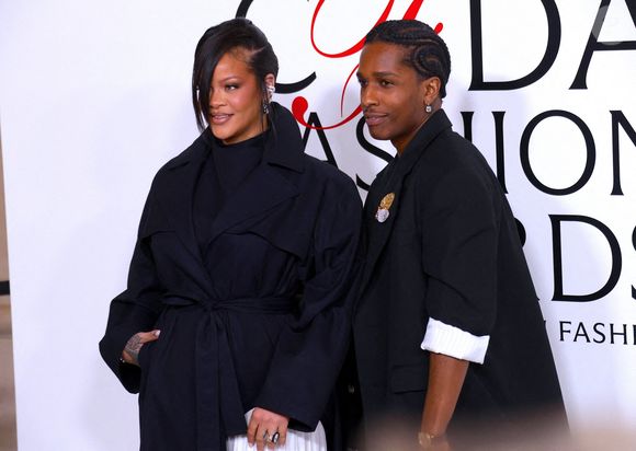 Le couple était assorti et très élégant sur le tapis rouge.


Rihanna et Asap Rocky assistent aux 2025 CFDA Awards à New York le 3 novembre 2025. Photo par Charles Guerin/ABACAPRESS.COM