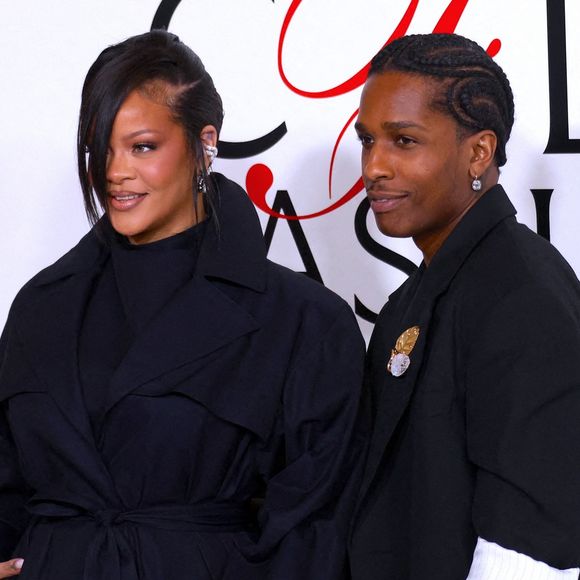 Le couple était assorti et très élégant sur le tapis rouge.


Rihanna et Asap Rocky assistent aux 2025 CFDA Awards à New York le 3 novembre 2025. Photo par Charles Guerin/ABACAPRESS.COM
