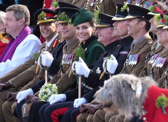 Kate Middleton assiste au défilé de la Saint-Patrick des Irish Guards à la caserne de Mons, Aldershot.
Julien Burton / Bestimage