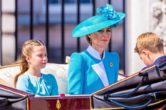 La princesse Charlotte de Galles, Catherine (Kate) Middleton, princesse de Galles, - Les membres de la famille royale britannique arrivent à Buckingham Palace pour la cérémonie Trooping the Colour à Londres, le 14 juin 2025. Affecté par le crash du Boeing 787 Dreamliner à Ahmedabad du 12 juin, le souverain et les officiels porteront un brassard noir en hommage aux plus de 270 victimes. Bon nombre d'elles étaient des ressortissants britanniques.
© Backgrid / Bestimage