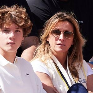 "Je les garde le plus possible avec moi, et en même temps il faut que je travaille beaucoup, je suis pas assez là pour Milo, il a eu zéro ce matin"

Sarah Poniatowski et son fils Roman Lavoine - Célébrités dans les tribunes des Internationaux de France de tennis de Roland Garros 2024 à Paris. Le 5 juin 2024
© Moreau-Jacovides / Bestimage