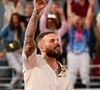 Le chanteur français poursuit actuellement son "Adrénaline Tour" à travers la France.

Matt Pokora interprète ses chansons pour mettre l'ambiance lors de la 4e journée des qualifications de Roland-Garros 2026, le 21 mai 2026 à Paris, en France. Photo : Ewen Gavet/Icon Sport/ABACAPRESS.COM