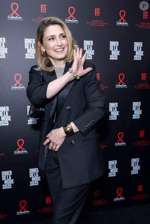 Le 23 février 2025, dans une vidéo du chef Eloy Spinnler, Julie Gayet en a dit un peu plus sur son quotidien avec François Hollande. Et sa confidence est particulièrement surprenante !

Julie Gayet au photocall du 22ème dîner de la mode pour le Sidaction à Paris le 30 janvier 2025. © Olivier Borde / Bestimage