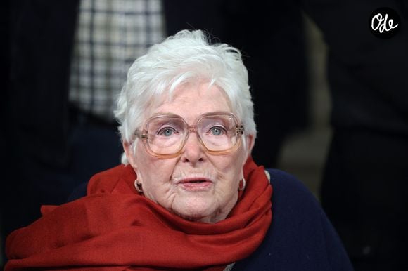Elle a adressé un message vidéo aux habitants.

Line Renaud - Line Renaud, 97 ans, a inauguré un jardin public qui porte son nom, à Lille, France, le mercredi 17 décembre 2025. © Claude Dubourg/Bestimage
