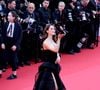 Comme l'indiquait jeudi dernier Paris Match, les deux tourtereaux "ont choisi la prudence en arrivant séparément, à quelques minutes d'intervalle", sur le tapis rouge
Iris Mittenaere - Antoine Dupont et sa compagne Iris Mittenaere se retrouvent sur les marches du film « Dossier 137 » lors du 78ème Festival International du Film de Cannes le 15 mai 2025.
© Jacovides / Moreau / Bestimage