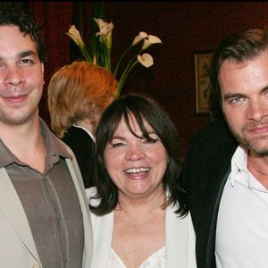 Myriam Boyer et ses deux fils Arny Berry et Clovis Cornillac – 22e Nuit des Molières 2008 aux Folies Bergère à Paris
Photographe :
Rindoff-Guirec / Bestimage