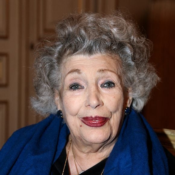 Femme généreuse et tourmentée, Micheline Dax ne méritait pas une telle fin.

Micheline Dax pose à l'Hôtel de Ville de Paris alors que Pierre Tchernia reçoit la Grande Médaille de Vermeil de Paris le jour de son 80ème anniversaire à Paris, France, le 29 janvier 2008. Photo par Denis Guignebourg/ABACAPRESS.COM
