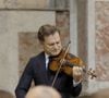 Ces concerts devaient avoir lieu en France et en Allemagne.
Exclusif - Le violoniste français Renaud Capuçon rend hommage à Nicholas Angelich lors de ses obsèques en l'Eglise Saint Roch à Paris, le 26 avril 2022. Nicholas Angelich est décédé le 18 avril 2022 à l'âge de 51 ans. Bestimage