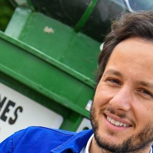 Le chanteur Vianney à la reconnaissance du prix Barnes lors de la 10ème édition du "Longines Paris Eiffel Jumping" à la Plaine de Jeux de Bagatelle à Paris, France, le 22 juin 2024. © Perusseau-Veeren/Bestimage