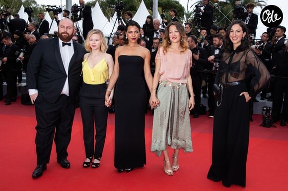 Marc Riso, Cypriane Gardin, Zita Hanrot, Eulalie et Noémie Chicheportiche en 2019 lors de la montée des marches du film "La belle époque" au Festival de Cannes en 2019.