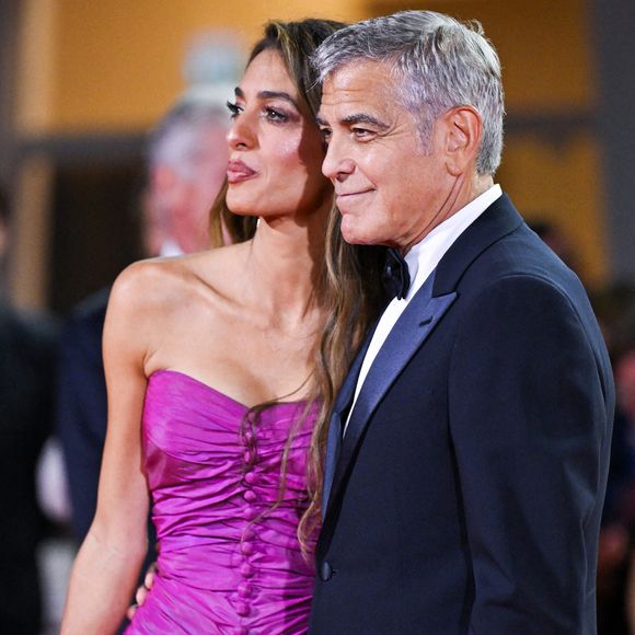 George Clooney et Amal Clooney assistent à la première de "Jay Kelly" au Festival international du film de Venise au Lido de Venise, le 28 août 2025. 

Photo : Aurore Marechal / ABACAPRESS.COM