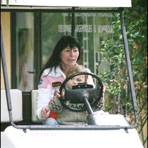 Il est le fruit des amours de l'artiste avec Sabine.

Exclusif – Richard Anthony, sa compagne, Sabine, son ex-épouse, et leur petit-fils Zoltan à Saint-Tropez, le 17 mai 2005.
Saint-Tropez, France.
Bestimage