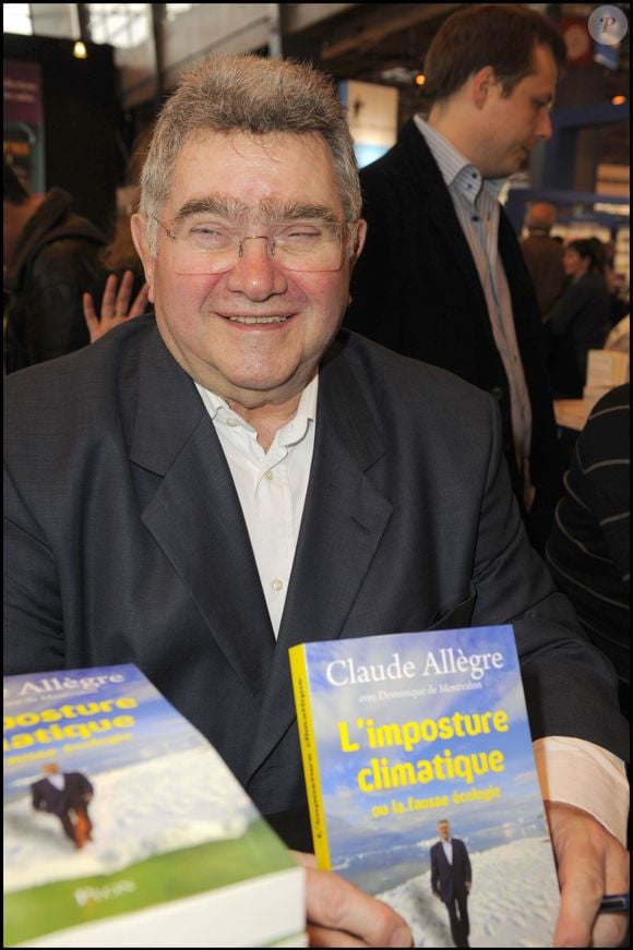 Claude Allègre avait été nommé à ce poste peu après l'accession de Lionel Jospin à Matignon en 1997

Claude Allègre au Salon du livre