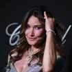 "C'est juste le chaos" : Carla Bruni importunée par des individus sur la plage à Cannes qui l'ont empêchée de chanter
