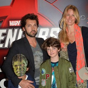 Frédéric Diefenthal avec son fils Gabriel (qu'il a eu avec Gwendoline Hamon dont il est séparé) et sa compagne - Vernissage de l'exposition"Marvel Avengers S.T.A.T.I.O.N." à La Défense le 3 mai 2016. © Veeren/Bestimage