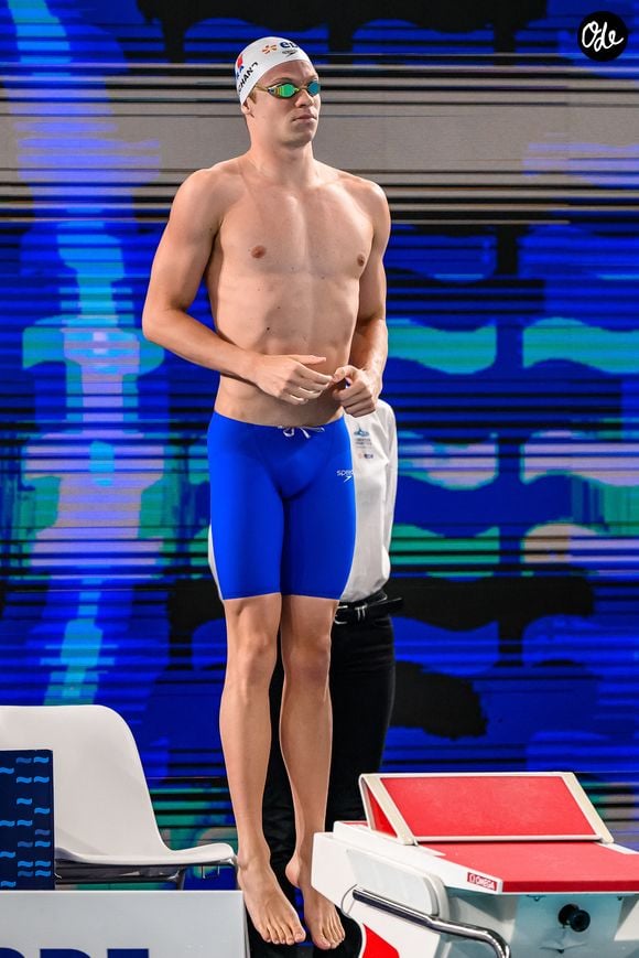 Léon Marchand avant la finale du 200 m papillon lors des Championnats d'Europe de natation, à Saint-Denis le 15 août 2026. © Zuma Press/Bestimage