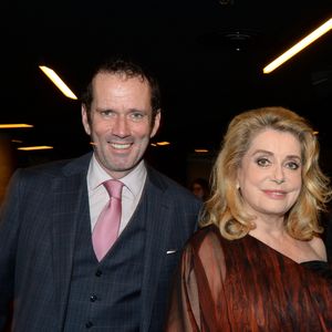 Christian Vadim avait également déclaré que sa mère ne le regardait jamais à la télévision.

Christian Vadim et sa mère Catherine Deneuve, présidente du jury des Globes de Cristal 2017, le 30 janvier 2017. 

Photo : Rachid Bellak / Bestimage