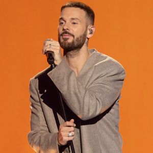 Matt Pokora pour les surprises lors de l'enregistrement de l'émission "La Boîte à secrets", présentée par Faustine Bollaert et diffusée le 17 octobre sur France 3, dans les studios du Lendit à Saint-Denis, France, le 23 septembre 2025. © Cyril Moreau/Bestimage