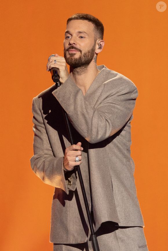 Matt Pokora pour les surprises lors de l'enregistrement de l'émission "La Boîte à secrets", présentée par Faustine Bollaert et diffusée le 17 octobre sur France 3, dans les studios du Lendit à Saint-Denis, France, le 23 septembre 2025. © Cyril Moreau/Bestimage