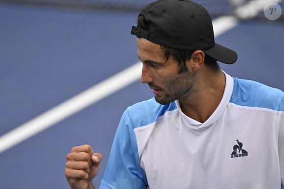 Le français Titouan Droguet (171ème mondial), vainqueur de Lorenzo Musetti (18ème mondial) lors du premier tour de l'US Open de Flushing Meadows (New York) le 28 aout 2023.