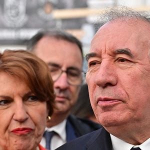 Le Premier ministre François Bayrou et la ministre de l'Agriculture et de la Souveraineté alimentaire Annie Genevard participent au 58ème Salon international des fromages et des vins à Coulommiers, France, le 11 avril 2025. © Christian Liewig/Bestimage