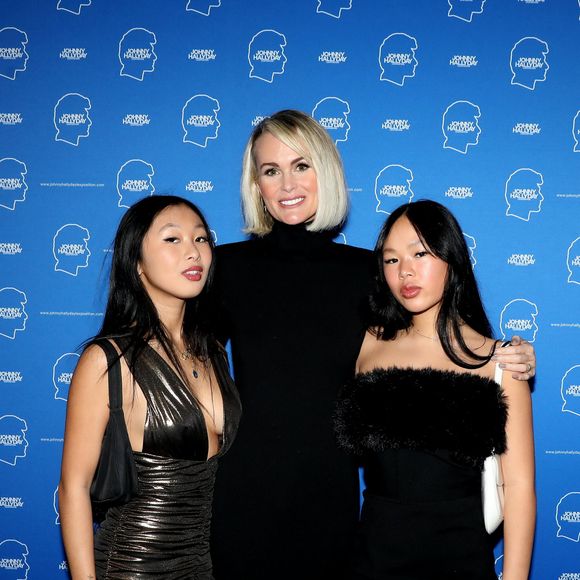 Exclusif - Laeticia Hallyday et ses filles Jade et Joy - Soirée d'ouverture de l'exposition Johnny Hallyday à Bruxelles Expo le 19 décembre 2022. © Dominique Jacovides / Bestimage