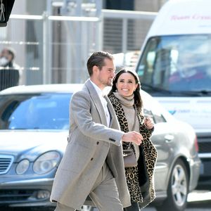 Exclusif - Capucine Anav et son compagnon Victor sont allés choisir leurs alliances pour leur futur mariage, à la bijouterie Galeries Lafayette - Royal Quartz Paris rue Royal à Paris, France, le 7 février 2022. © Agence / Bestimage