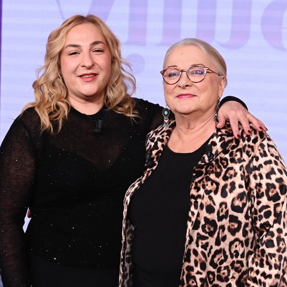 "J'adore mon petit-fils, mais si vous voulez, il ne faut pas trop qu'il m'énerve"

Exclusif - Josiane Balasko et sa fille Marilou Berry en backstage de l'enregistrement de l'émission "Famille je vous aime" présentée par M.Drucker et qui sera diffusée le 29 décembre sur France 3, au studio Rive gauche, à Paris, France, le 2 décembre 2025. © Gaffiot-Perusseau/Bestimage