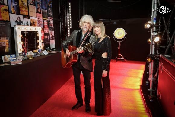 Louis Bertignac et sa femme Laetitia dans les backstages de l'enregistrement de l'émission "300 Choeurs chantent pour les fêtes" à Paris, diffusée le 23 décembre sur France 3.

© Jack Tribeca / Bestimage