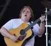 Lewis Capaldi est atteint du syndrome Gilles de La Tourette caractérisé par l'association de tics moteurs et vocaux
Lewis Capaldi se produit sur la scène Pyramid, au festival de Glastonbury à Worthy Farm dans le Somerset. Date de la photo : samedi 24 juin 2023. Yui Mok/PA Wire.
