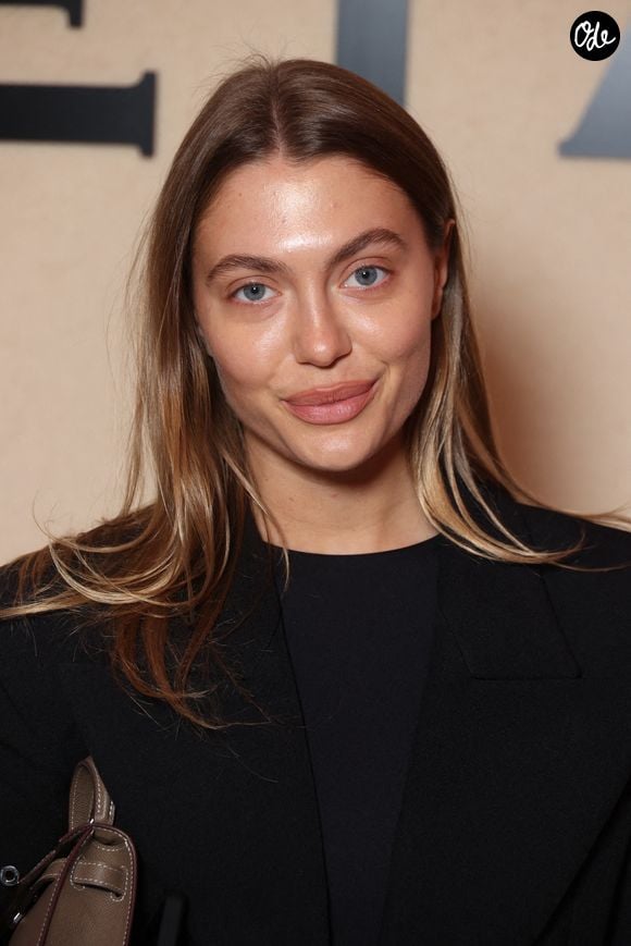 Héloïse Agostinelli assiste au défilé ETAM de la collection femme printemps-été 2026 dans le cadre de la Fashion Week de Paris, à Paris, en France, le 25 septembre 2025. Photo de Jérôme Domine/ABACAPRESS.COM
