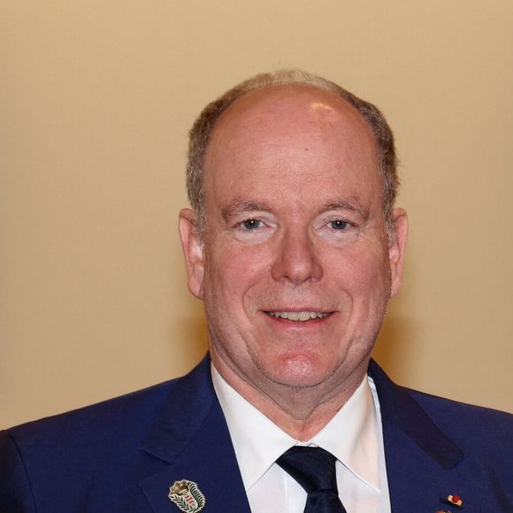 Dans ce village  a vécu Jacques III de Matignon, jusqu'en 1725. Son fils, Jacques IV de Matignon, a ensuite épousé en 1731 Louise-Hippolyte Grimaldi, princesse de Monaco. Grâce à cette union, ce denier est alors devenu Jacques Ier Grimaldi, ancêtre de l'actuel souverain monégasque. 

Le prince Albert II de Monaco lors d'une visite de la maison du département à Saint-Lô le 9 avril 2025. © Dominique Jacovides / Bestimage