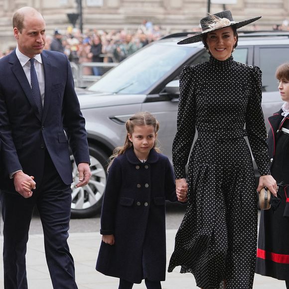 Le prince William, duc de Cambridge, et Catherine (Kate) Middleton, duchesse de Cambridge, avec leurs enfants, le prince George de Cambridge et la princesse Charlotte de Cambridge lors du service d'action de grâce en hommage au prince Philip, duc d'Edimbourg, à l'abbaye de Westminster à Londres © Julien Burton/Bestimage 