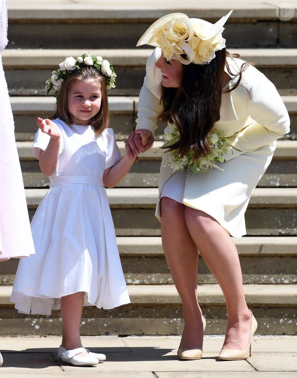 La duchesse de Cambridge Catherine (à droite) et sa fille la princesse Charlotte (à gauche) quittent la chapelle St George du château de Windsor après la cérémonie du mariage royal du prince Harry, duc de Sussex, et de Meghan, duchesse de Sussex, à Windsor, en Grande-Bretagne, le 19 mai 2018. Le couple s'est vu conférer les titres royaux de duc et duchesse de Sussex par le monarque britannique. Photo by Neil Hall / ABACAPRESS.COM