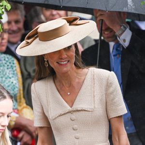 La femme du prince William avait choisi Roland Mouret

Kate Middleton pour le mariage royal de Peter Phillips et Harriet Sperling à l'église All Saints' Church de Kemble le 6 juin 2026. Photo : Backgrid UK/ Bestimage