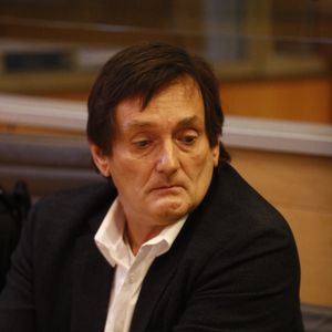 Pourquoi la demande de Pierre Palmade d’aménagement de peine a fait l’objet d’un appel ?

Pierre Palmade au tribunal de Melun avec ses avocats pour son procès pour blessures involontaires à la suite d'un accident de la route dans lequel sa voiture a percuté un autre véhicule à Melun. © Christophe Clovis / Bestimage