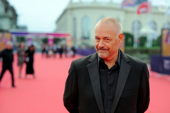 On lui doit le succès incontournable du Fabuleux destin d'Amélie Poulain, ainsi qu'Un long dimanche de fiançailles. 

Jean-Pierre Jeunet lors de la cérémonie d'ouverture du 45ème Festival du Cinéma Américain de Deauville, le 6 septembre 2019.
