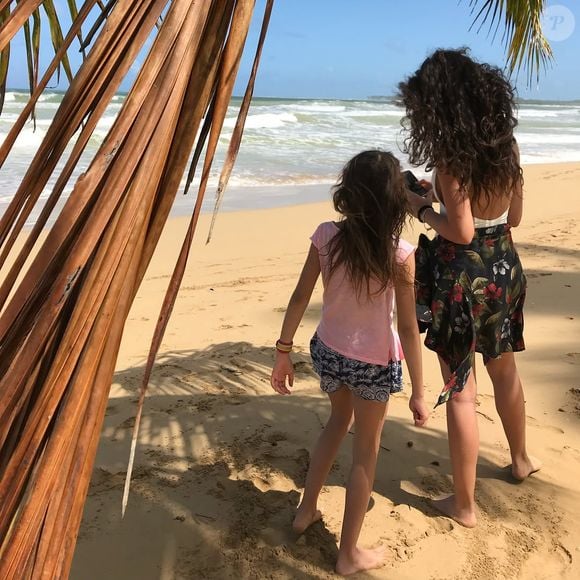 La jeune fille qui fête ses 16 ans a eu le droit à une belle publication sur les réseaux sociaux de son père. En légende : une déclaration originale dédiée à sa "merveilleuse et longiligne créature".