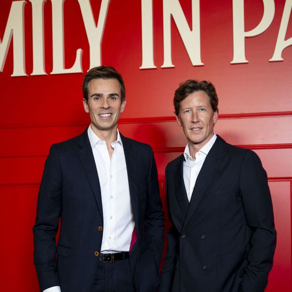 Jean-Baptiste Marteau s'est confié sur sa vie de famille. 

Jean-Baptiste Marteau et son compagnon Jean de Reynal lors de la première de la série "Emily in Paris" saison 5 au Grand Rex à Paris. © Pierre Perusseau / Bestimage